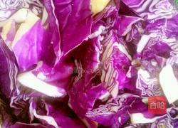 紫甘蓝炸酱面的做法图解1