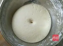 Illustration of how to make salt and pepper rolls 4