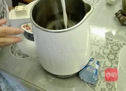 牛奶花生露的做法图解3
