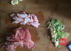 豆角炒肉蒸面条的做法图解1