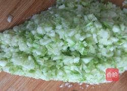 鸡蛋西葫芦洋葱……饺子馅(鲜香型)的做法图解5
