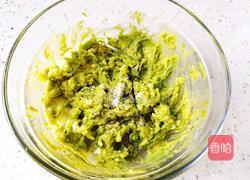 牛油果鸡蛋蔬菜汉堡的做法图解2