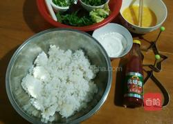 剩饭菜蛋饼的做法图解1