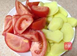 西红柿土豆骨汤的做法图解3