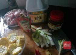 玉米烧猪蹄的做法图解1