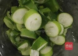 腊肠炒蒜苗的做法图解5