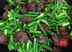 腊肠炒蒜苗的做法图解8