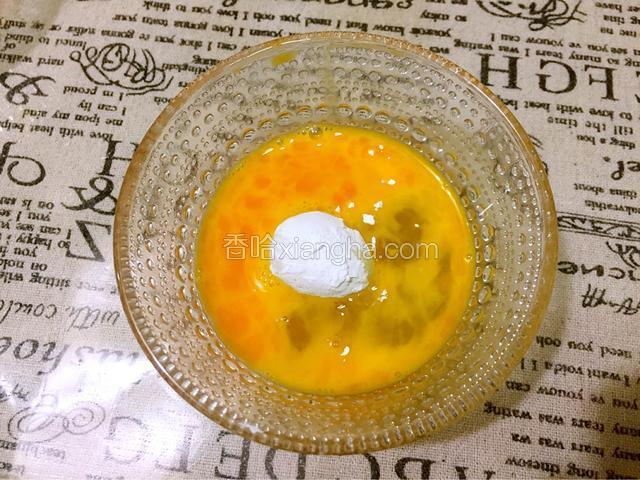 再放入蛋液中沾满蛋液