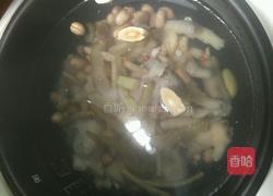 红枣花生凤爪汤(电饭煲)的做法图解7