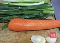 蒜香胡萝卜的做法图解1