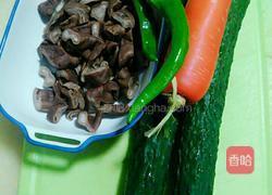 青瓜炒肥肠的做法图解1