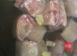 电饭煲红烧猪蹄的做法图解1