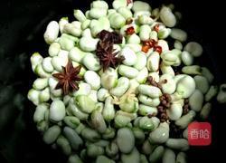 煮五香蚕豆的做法图解4