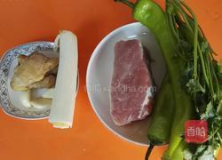 里脊焖尖椒的做法图解1