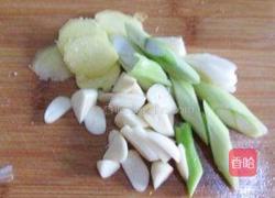 香辣鱿鱼虾干锅的做法图解2