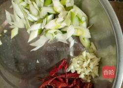 白菜炒粉调的做法图解3