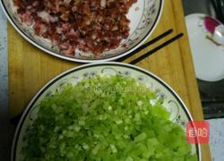 芹菜香肠的做法图解1