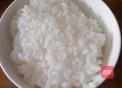 彩色蛋炒饭的做法图解1