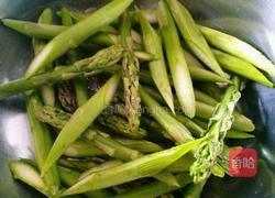 清炒芦笋虾仁的做法图解4