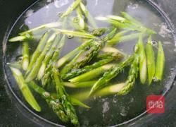 清炒芦笋虾仁的做法图解5