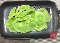 粉肠炒莴笋的做法图解1