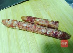 腊肠炒蛋的做法图解1