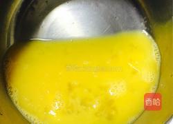 腊肠炒蛋的做法图解2