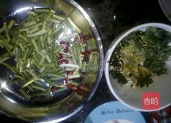蒜香鲜嫩蚕豆的做法图解1