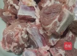 排骨炖粉条的做法图解1