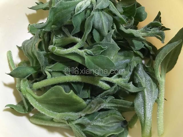 新鲜冰草290克，摘成小朵。