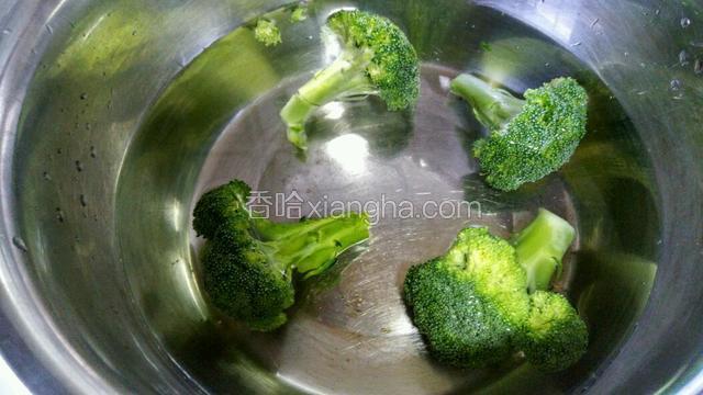 西兰花用清水洗干净