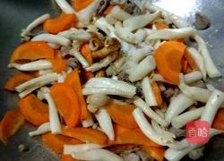 海鲜菇炒羊肉的做法图解6