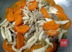 海鲜菇炒羊肉的做法图解7