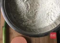 Illustration of how to make ham and chive pancakes 1