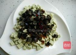 皮蛋拌豆腐的做法图解3