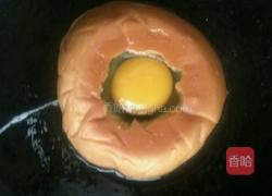奶包煎蛋的做法图解3