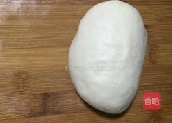 韭菜鸡蛋香菇鲜肉盒子的做法图解1