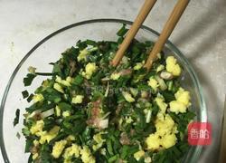 韭菜鸡蛋香菇鲜肉盒子的做法图解2