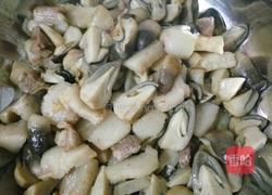 草菇炒肉的做法图解8