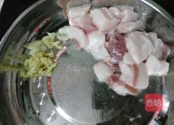 草菇炒肉的做法图解2