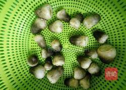 草菇炒肉的做法图解3