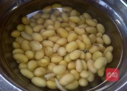 雪里蕻拌黄豆的做法图解1