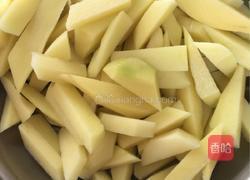 干煸土豆条的做法图解1