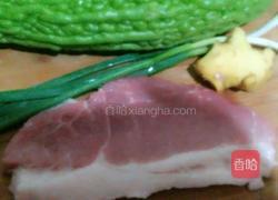 苦瓜汆肉丸的做法图解1