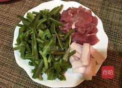 贡菜炒肉的做法图解2