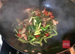 贡菜炒肉的做法图解7