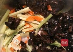 西芹炒木耳的做法图解5