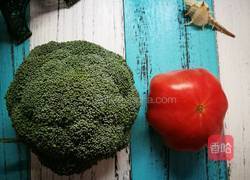 「Cathy边吃边营养」西蓝花炒番茄的做法图解1