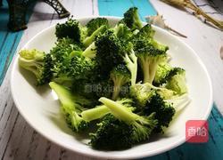 「Cathy边吃边营养」西蓝花炒番茄的做法图解2