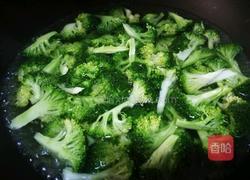 「Cathy边吃边营养」西蓝花炒番茄的做法图解3